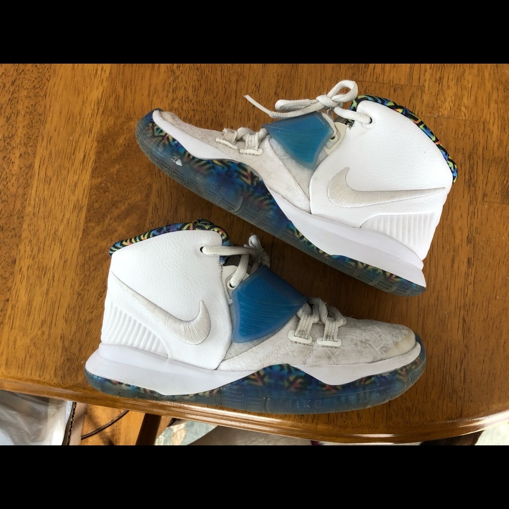 Kyrie basketball sneakers white and blue